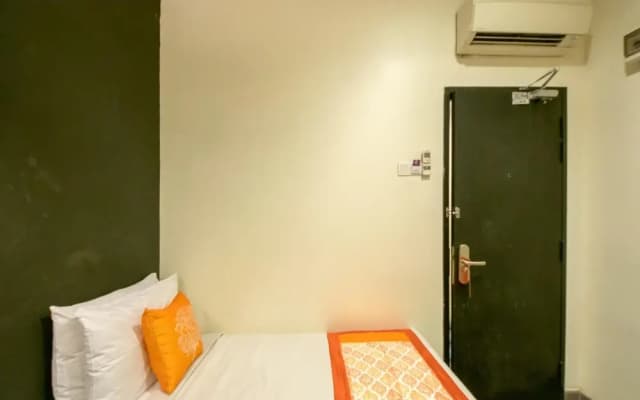 OYO 136 Ceria Hotel - photo 3