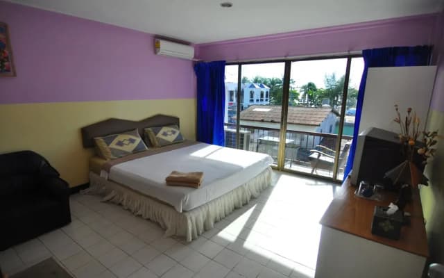 Bluewhale Guesthouse - photo 2
