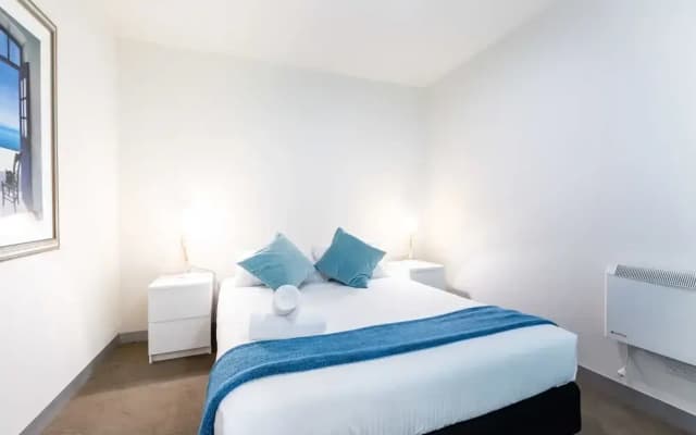 Raphael 2Bdr Carlton Apartment - photo 2