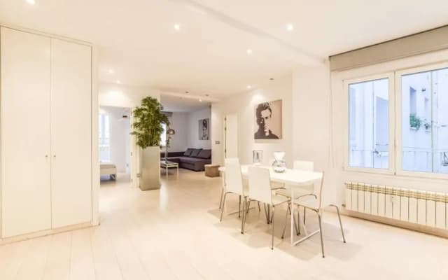 Room to Rent Bernabeu Spacious Apartment - photo 4