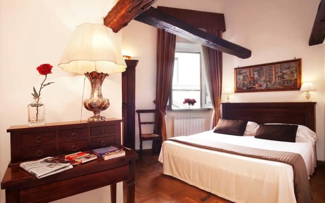 Pantheon Inn - photo 4
