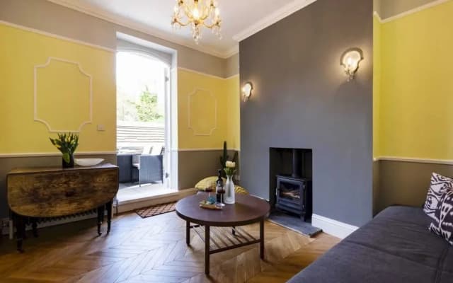 Stylish Hyde Park Gem - photo 4