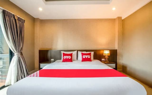 OYO 281 The Reader Cafe and Room - photo 2