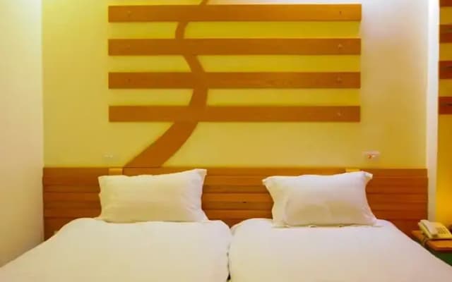 Thanh Lich Hotel - photo 3