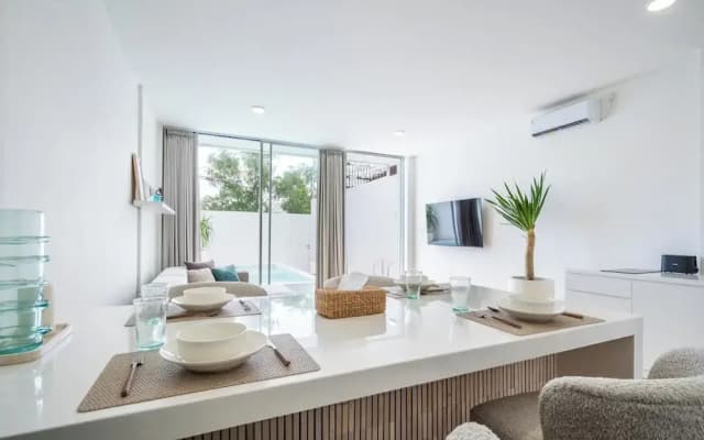 Dreamland Villa with Pool 3 min to Beach - photo 4
