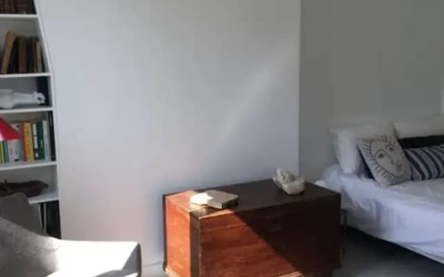 Modern Studio In Paris With Balcony - photo 4