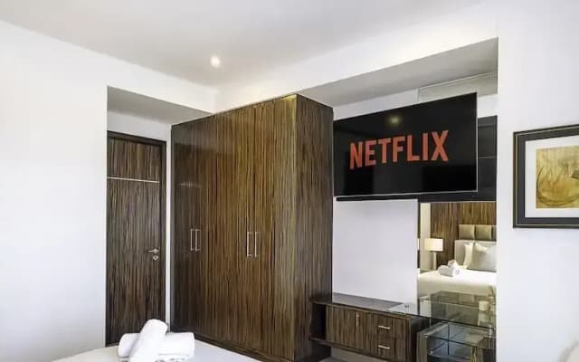 LUX  The Bonnington JLT Suite 2 - photo 5