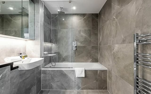 Two Bedroom Luxury Retreat At North Acton, London - photo 5