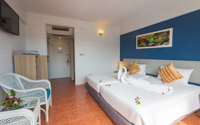 On Hotel Phuket Hotel - photo 4