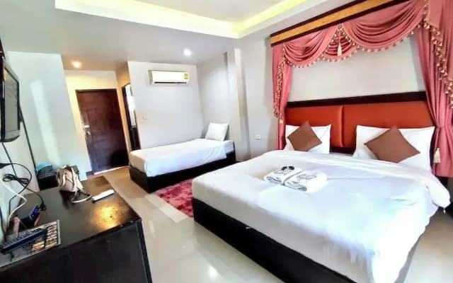 The leaf&pool hostel - photo 5
