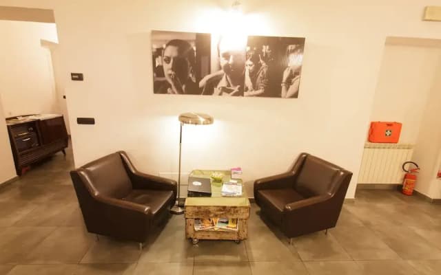 Mr. Frills Apartment - photo 2