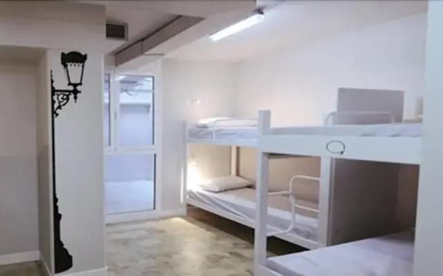 Hola Hostal Eixample - Hostel - photo 4