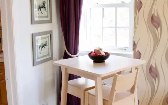 2 Bedroom Central Edinburgh Flat - photo 5