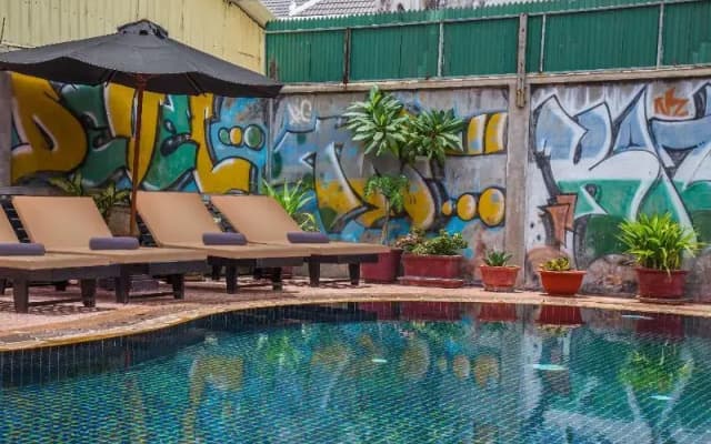 Side Walk Hotel - photo 5