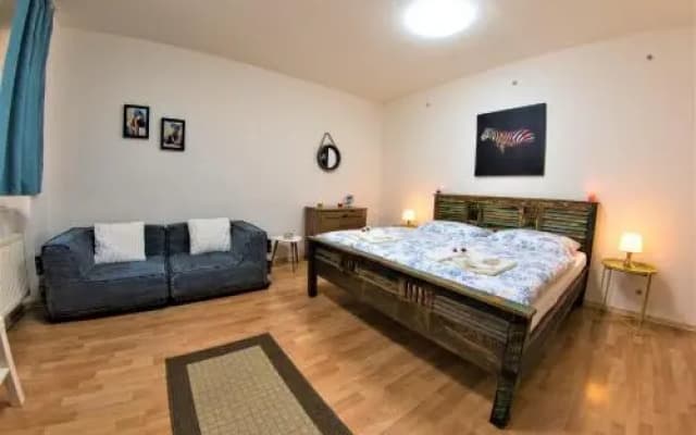 Old Town Jewel Apartments - photo 3