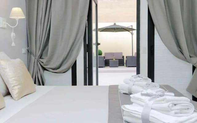 Roman Holiday Suites - photo 4