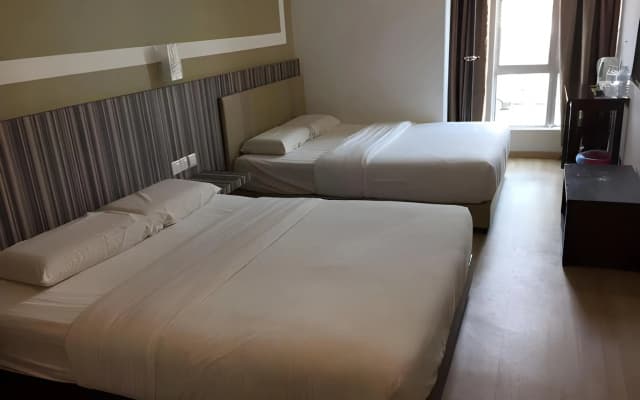 Sun Inns Hotel Laksamana - photo 3