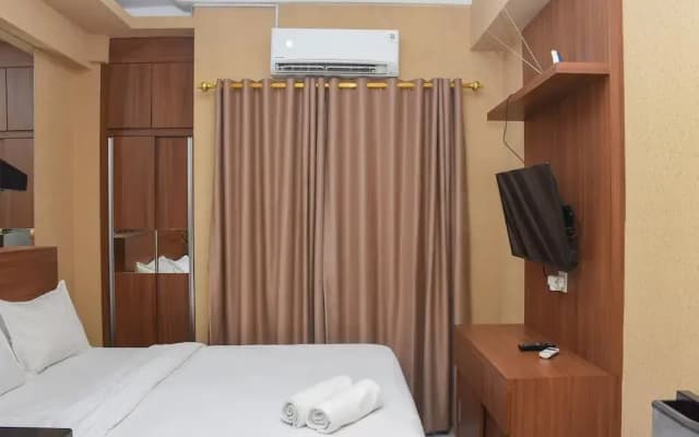 Good Choice Studio at Green Pramuka Apartment near Shopping Center - photo 5