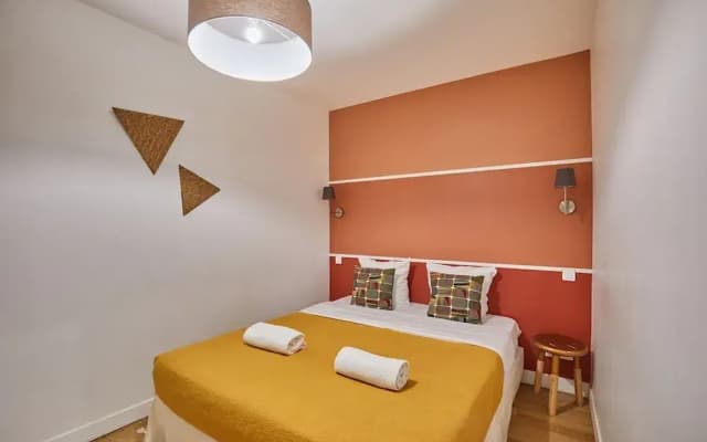Superb 3 Bedroom Flat in the Center of Paris - photo 2
