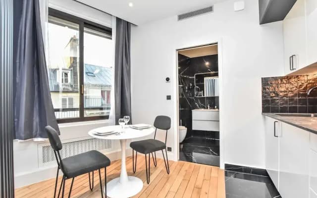 Chic Studio w/ Jacuzzi - 2P - Near Palais Garnier - photo 4