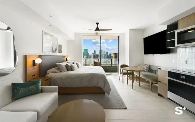 Miami Luxury Studio With City View - photo 5