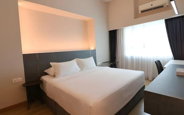 Crown Regency Serviced Suites - photo 5