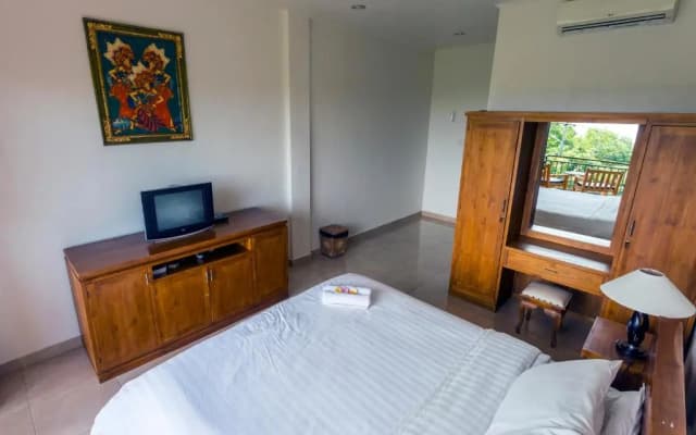 Waroeng Surya Home Stay - photo 4