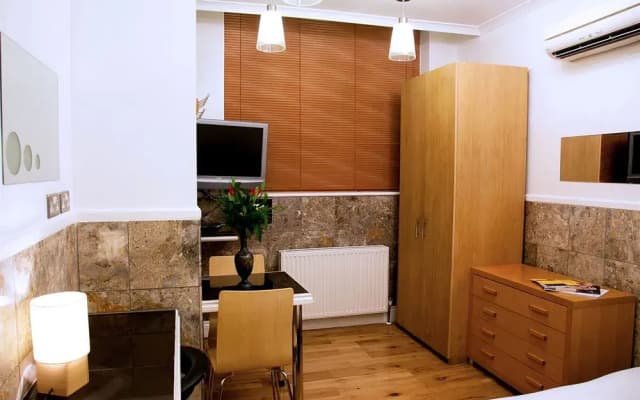 Landmark Apartments - photo 4