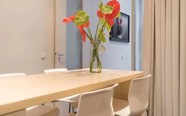 White Room Apartment - photo 2