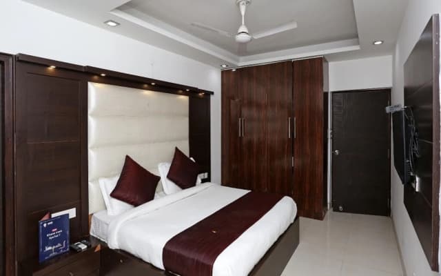 Diplomat Home Stay - photo 3