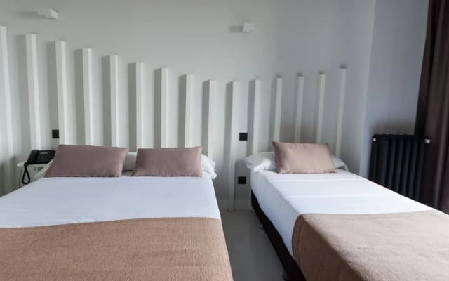 Hostal Charlotte - photo 3