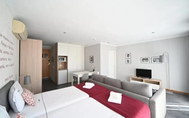 Famous Crows Lisbon Suites - photo 5