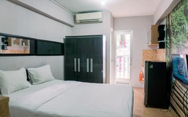 Warm And Cozy Stay Studio Green Bay Pluit Apartment - photo 4