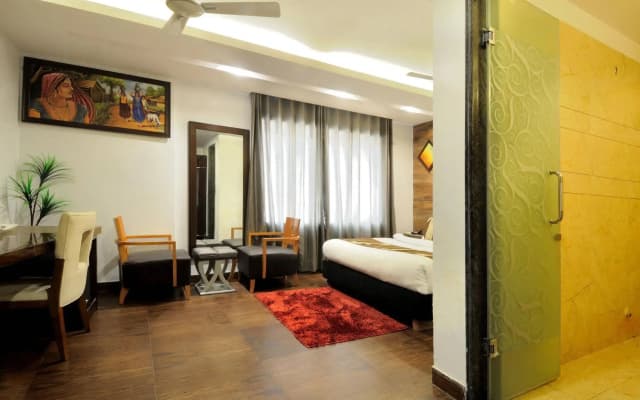 Hotel Cabana 5 Mins Walking Distance From NDLS Station - photo 5