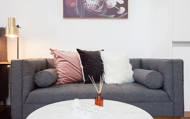 Comfortable Renovated Studio Close To City - photo 5