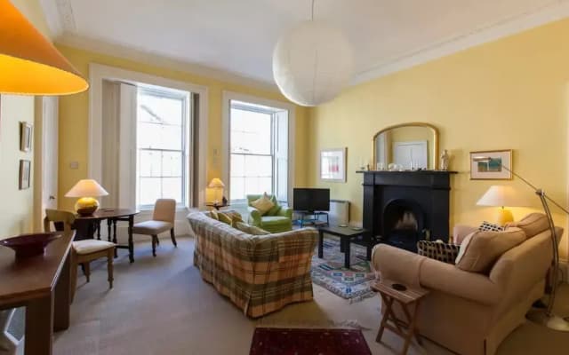 1 Bedroom New Town Flat - photo 3