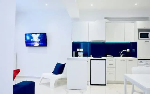 Chill Minimal Apt in Athens - photo 4