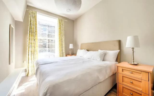 Beautifully Presented, Well Located, 2 bed apt - photo 5