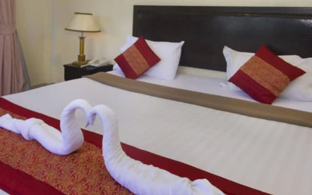 Royal Q&D Suites Hotel - photo 4