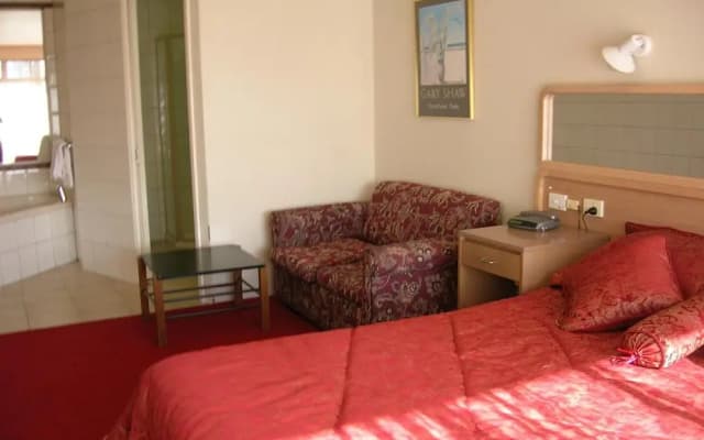The Peninsula Motor Inn - photo 2