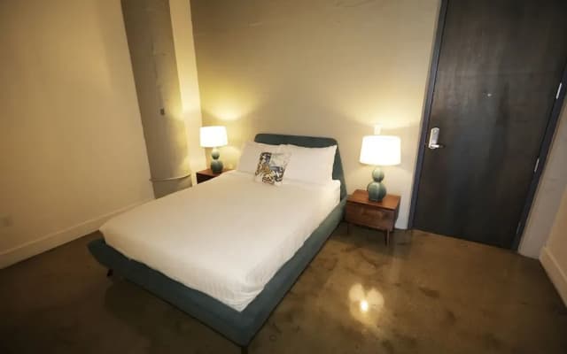 Downtown Lofty Suites - photo 4