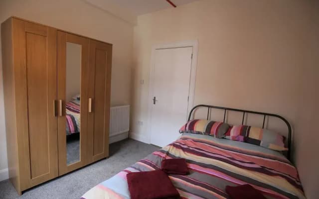 3 Bedroom Flat in Edinburgh - photo 4