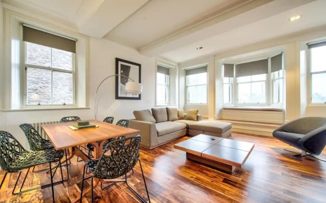 Sumptuous 2BR Apt Next To Edinburgh Castle! - photo 4