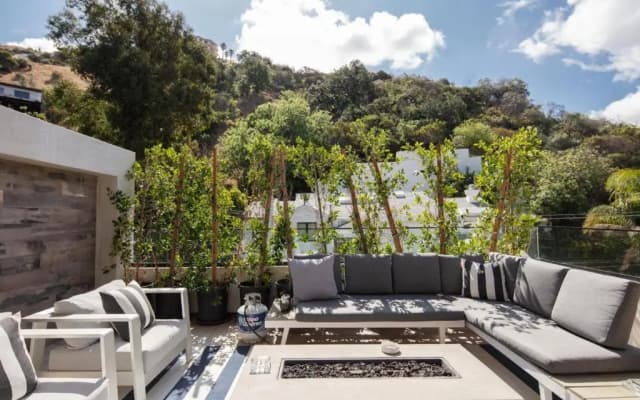 Willow Glen - Hollywood Hills Multi-level Villa With Theater & Pool - photo 5