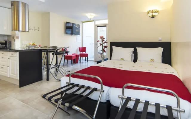 Midtown Hotel Triple Room - photo 4