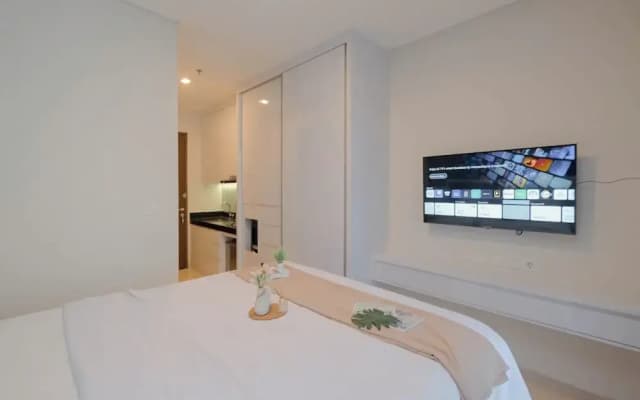 Modern Studio At Ciputra World 2 Apartment - photo 4