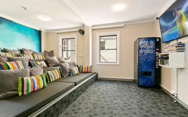 Funk House Backpackers - photo 2