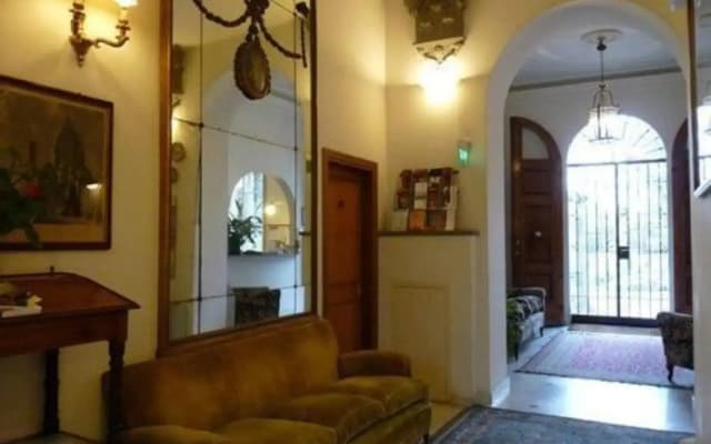 Classic Hotel - photo 2