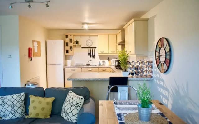 Spacious 3 Bed Apartment in Central Location - photo 4