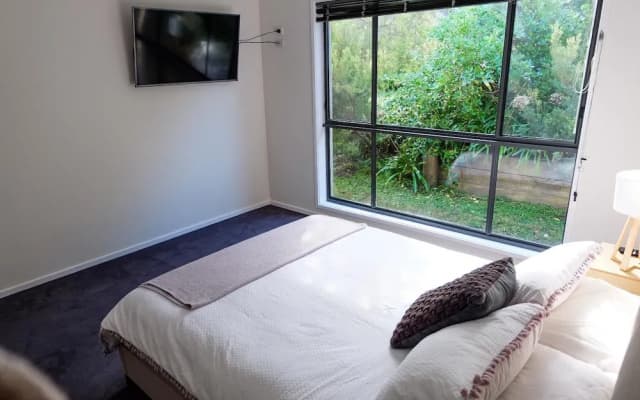 Caxton Beach House - hot tub spa - photo 5
